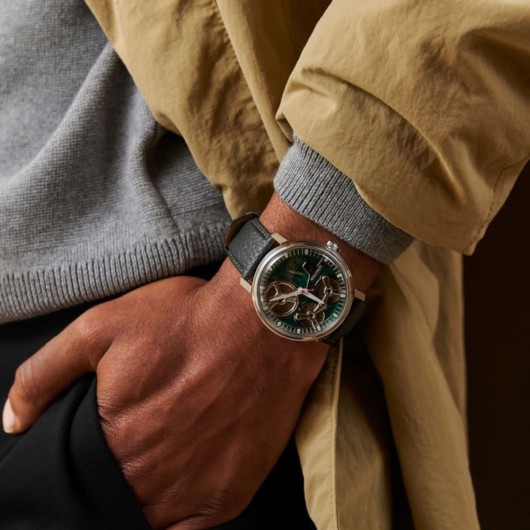 2ES6A005 - Accutron Spaceview